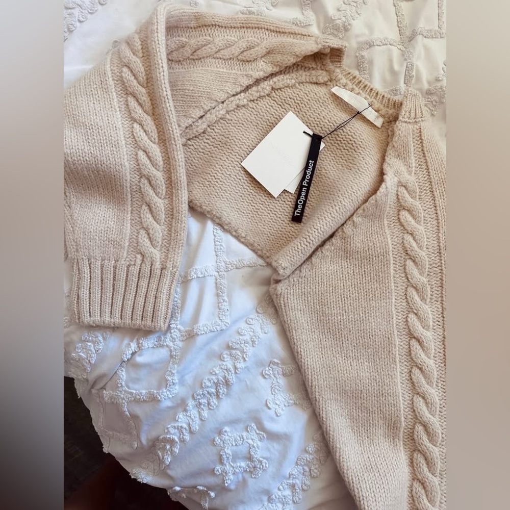 Elegant Cream Cable Knit Women's Cardigan - Picture 4 of 5